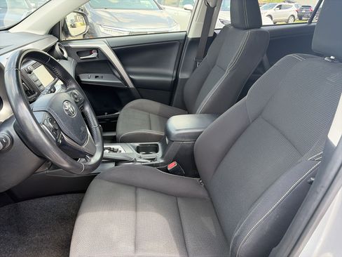 Used 2018 Toyota RAV4 XLE AWD/4WD image 17