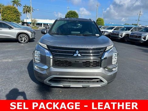 Used 2022 Mitsubishi Outlander SEL FWD image 2