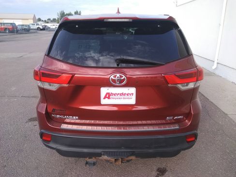 Used 2017 Toyota Highlander AWD V6 image 6