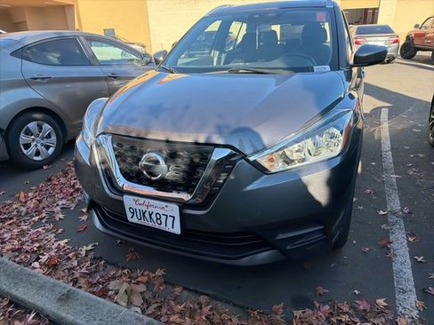 Used 2020 Nissan Kicks SV image 19