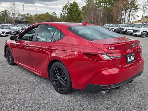 Used 2025 Toyota Camry SE image 10