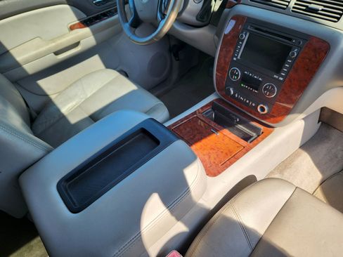 Used 2008 Chevrolet Avalanche LTZ w/ LTZ Preferred Equipment Group AWD/4WD image 32