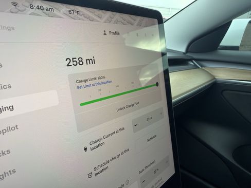 Used 2023 Tesla Model 3 Standard Range image 3