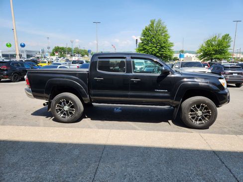 Used 2015 Toyota Tacoma 4x4 Double Cab w/ SR5 Package image 7