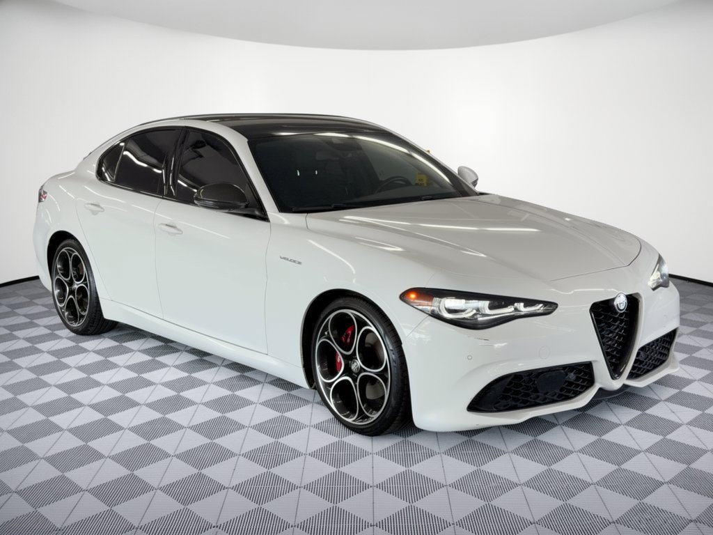 Used 2024 Alfa Romeo Giulia Veloce RWD image 7