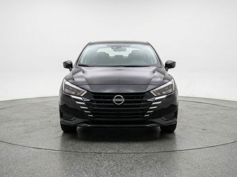 Used 2025 Nissan Versa SV image 2