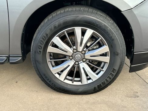 Used 2020 Nissan Pathfinder SL image 10