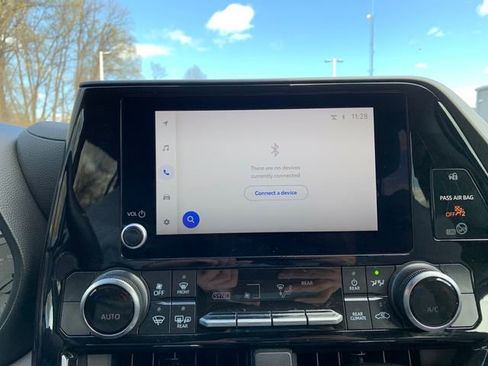 Used 2025 Toyota Highlander LE image 23