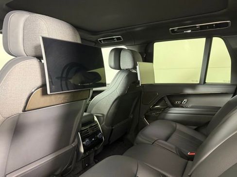 Certified 2025 Land Rover Range Rover SV image 25