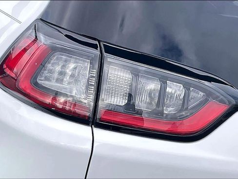 Used 2019 Jeep Cherokee Latitude Plus w/ Comfort/Convenience Group image 30