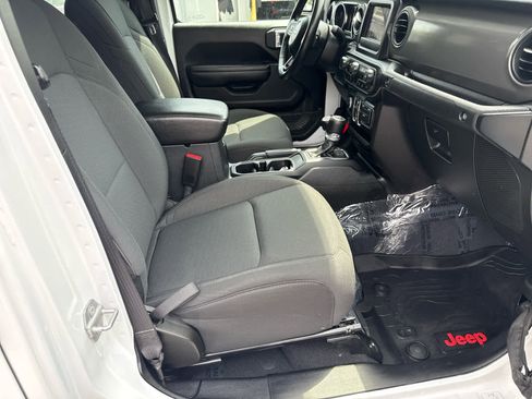Used 2021 Jeep Gladiator Sport image 12