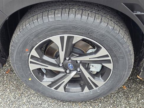 Used 2024 Subaru Crosstrek 2.0i Premium image 34