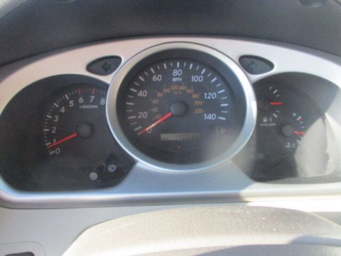 Used 2005 Toyota Highlander 4WD V6 w/ 3rd Row image 29