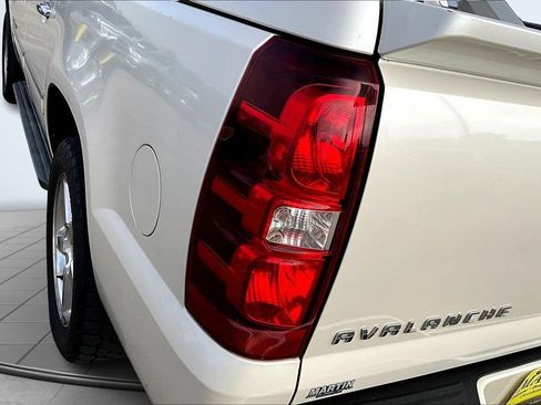 Used 2013 Chevrolet Avalanche LTZ image 31