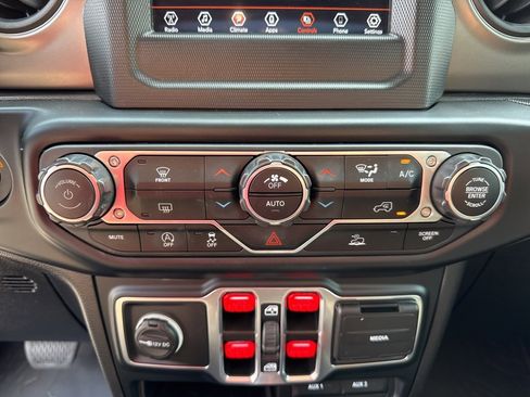 Used 2023 Jeep Gladiator Willys image 37