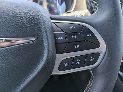 Used 2025 Chrysler Voyager LX FWD image 27