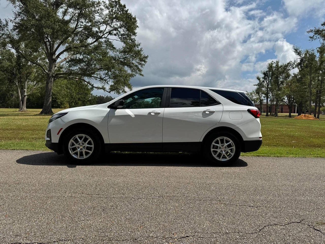 Used 2024 Chevrolet Equinox LS w/ LS Convenience Package FWD image 8