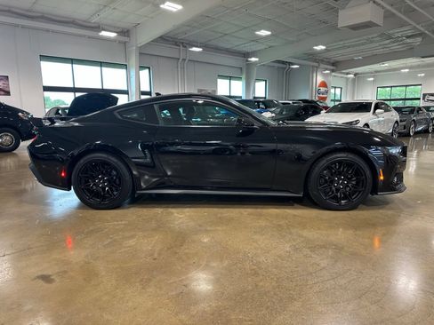 Used 2025 Ford Mustang GT Premium w/ GT Performance Package RWD image 9