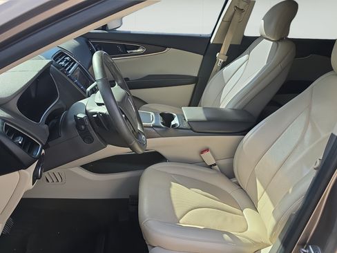 Used 2019 Lincoln Nautilus Reserve w/ Driver Assistance Package FWD image 9