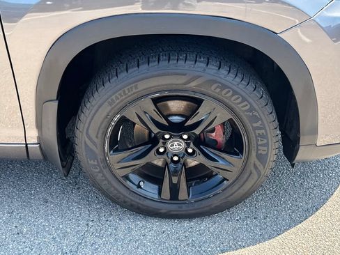 Used 2018 Toyota Highlander Limited Platinum AWD/4WD image 47