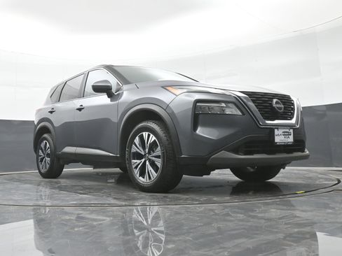 Used 2023 Nissan Rogue SV image 36