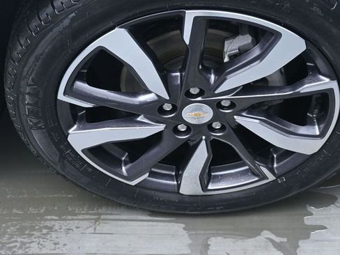 Used 2023 Chevrolet Equinox Premier image 30