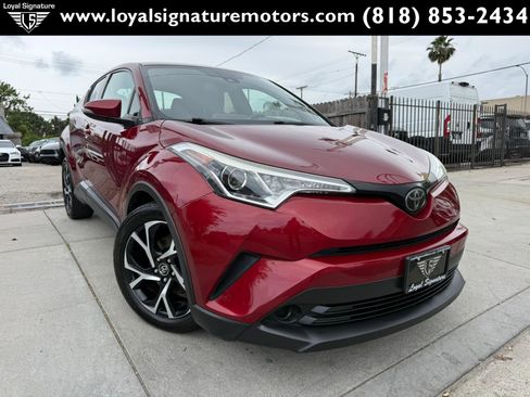 Used 2018 Toyota C-HR XLE FWD image 1