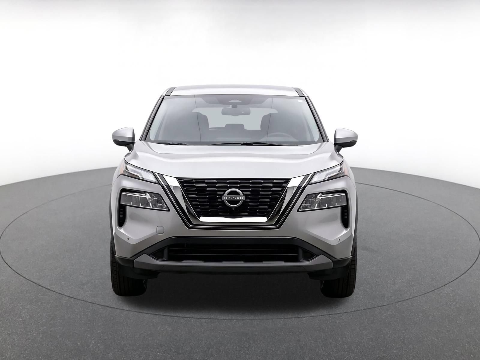 Used 2025 Nissan Rogue SV AWD/4WD image 2
