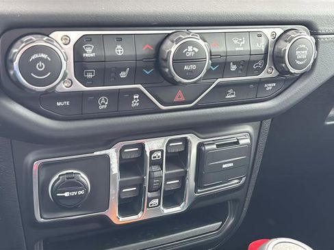 New 2026 Jeep Gladiator Sport S image 32