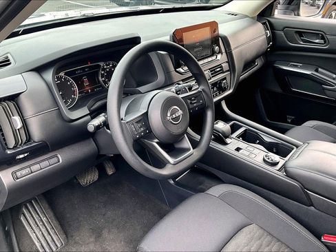 Used 2024 Nissan Pathfinder S AWD/4WD image 15