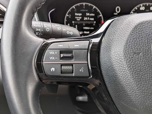 Used 2023 Honda Pilot Touring image 23