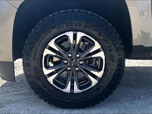 Used 2022 Chevrolet Colorado Z71 AWD/4WD image 8