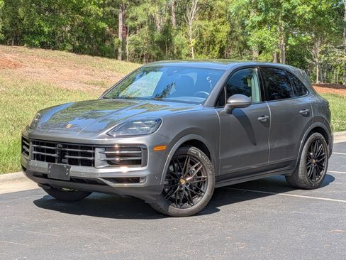 Certified 2024 Porsche Cayenne AWD/4WD image 1