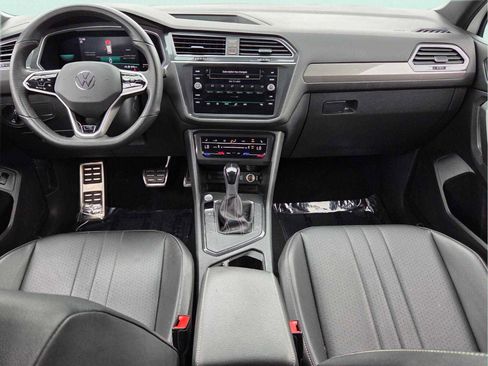 Used 2022 Volkswagen Tiguan SE R-Line image 10