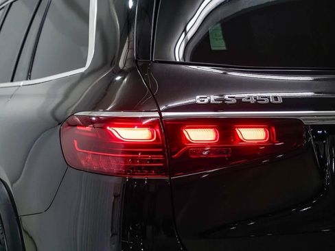 Used 2026 Mercedes-Benz GLS 450 4MATIC image 9