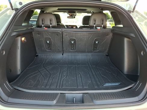 Used 2024 Chevrolet Trax RS w/ Sunroof Package FWD image 29
