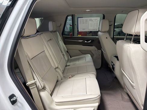 Used 2021 GMC Yukon Denali w/ Denali Premium Package AWD/4WD image 10
