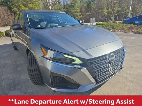 Used 2024 Nissan Altima 2.5 SV image 9