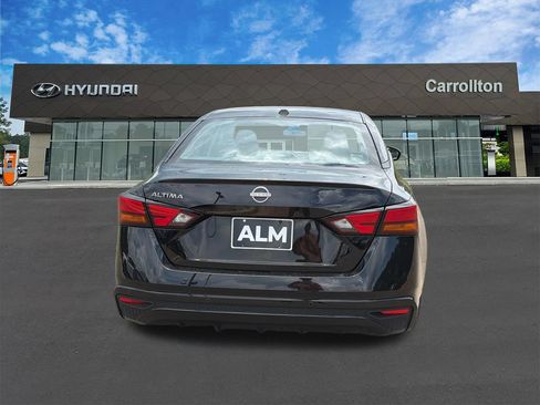 Used 2025 Nissan Altima 2.5 SV FWD image 6