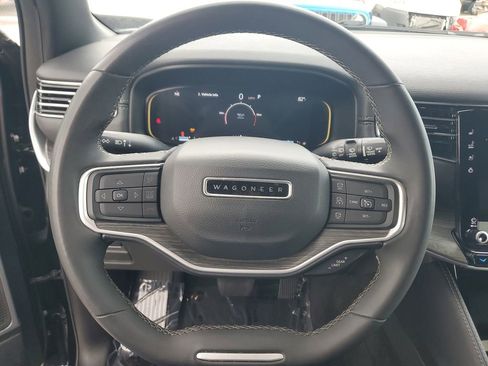 Used 2023 Jeep Wagoneer L Series II AWD/4WD image 25