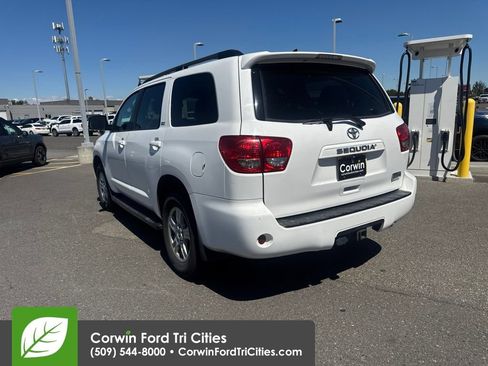 Used 2017 Toyota Sequoia SR5 AWD/4WD image 13