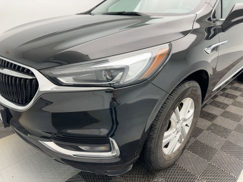 Used 2018 Buick Enclave Essence image 11