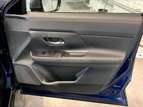 Used 2025 Nissan Kicks SV image 12