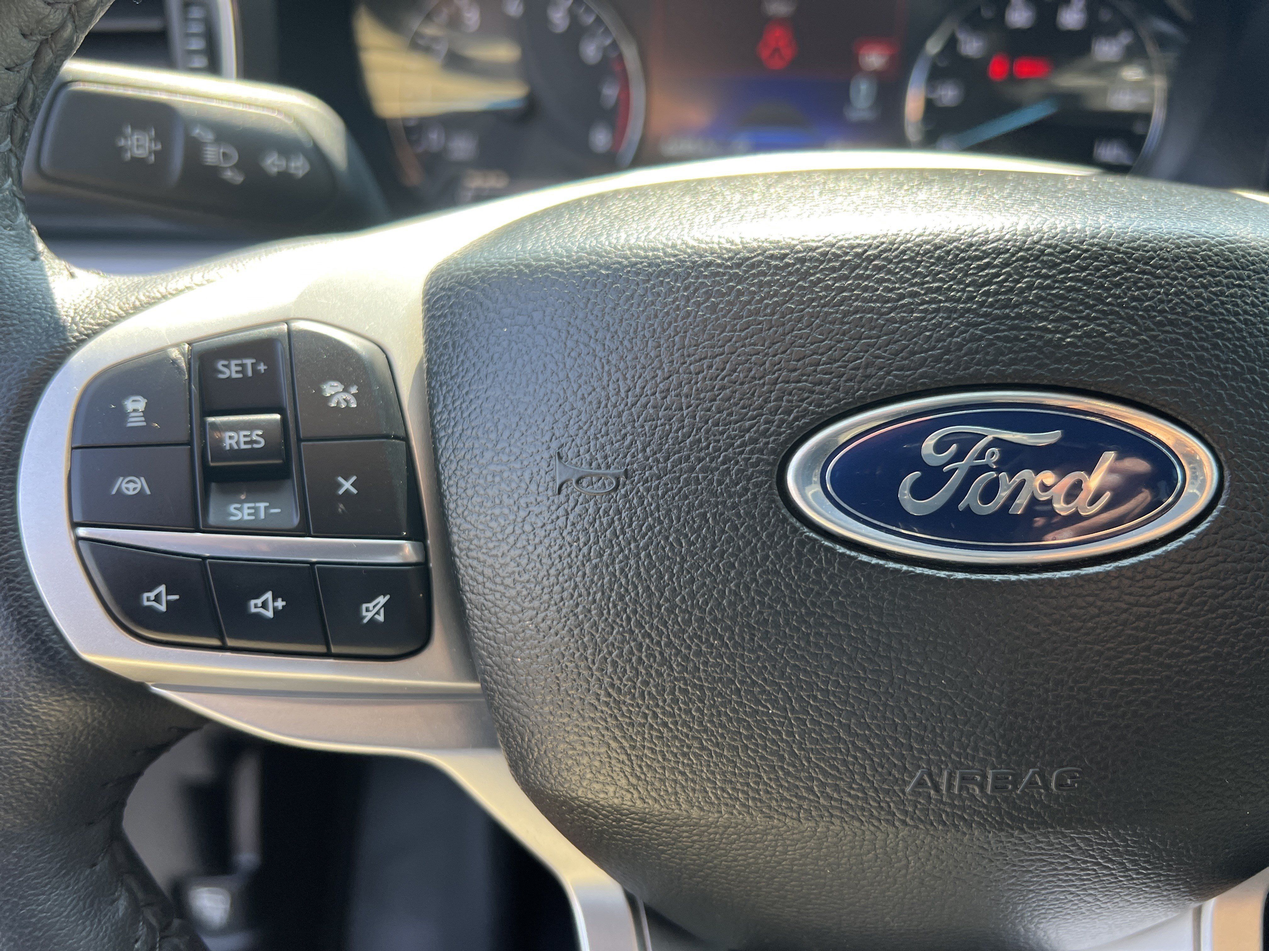Used 2023 Ford Explorer XLT w/ Equipment Group 202A AWD/4WD image 30