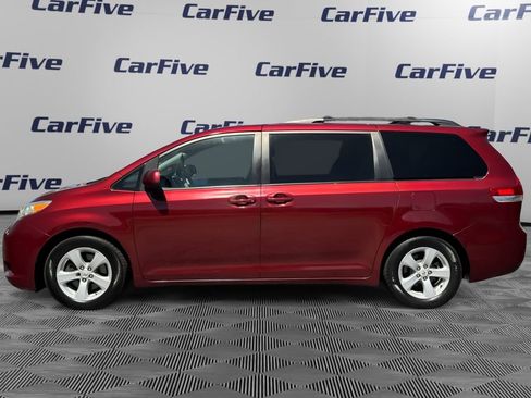 Used 2011 Toyota Sienna LE FWD image 2