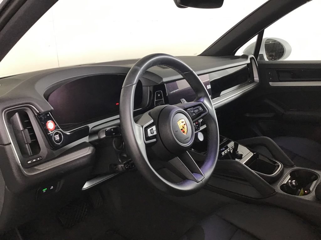 Certified 2024 Porsche Cayenne AWD/4WD image 4