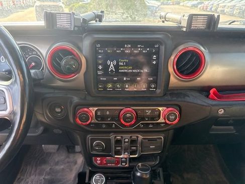 Used 2021 Jeep Gladiator Rubicon AWD/4WD image 16