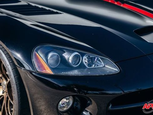 Used 2004 Dodge Viper SRT-10 image 47