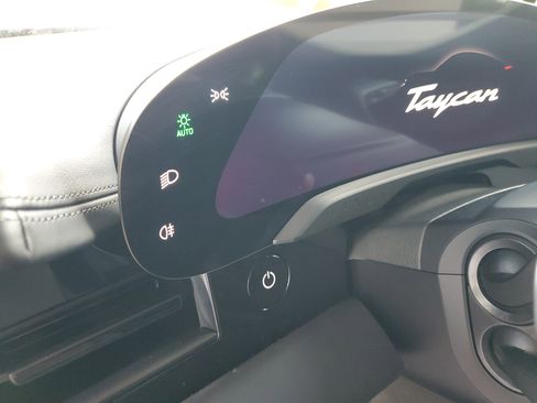 Used 2022 Porsche Taycan GTS image 18