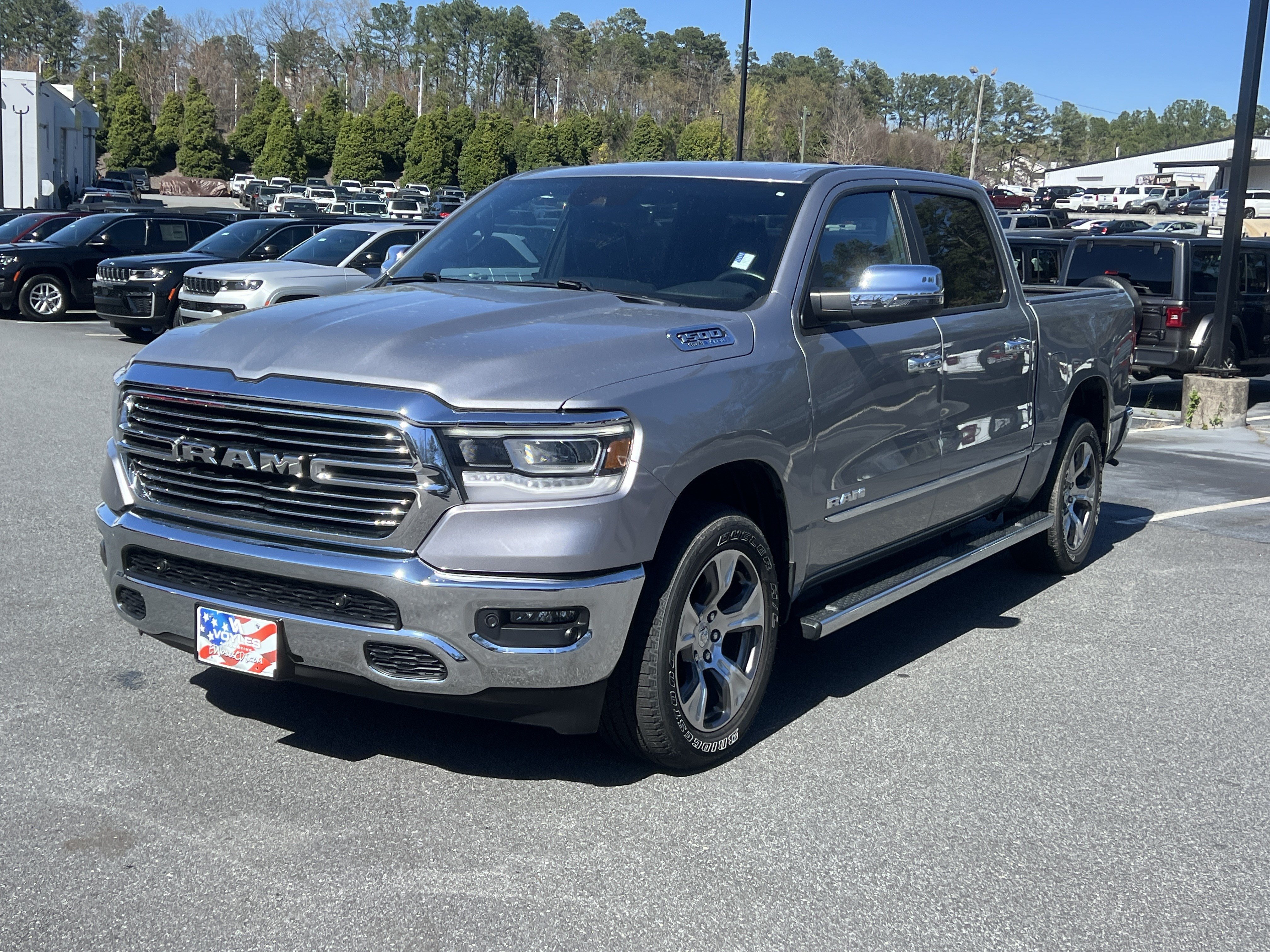 Used 2023 RAM 1500 Laramie AWD/4WD image 3